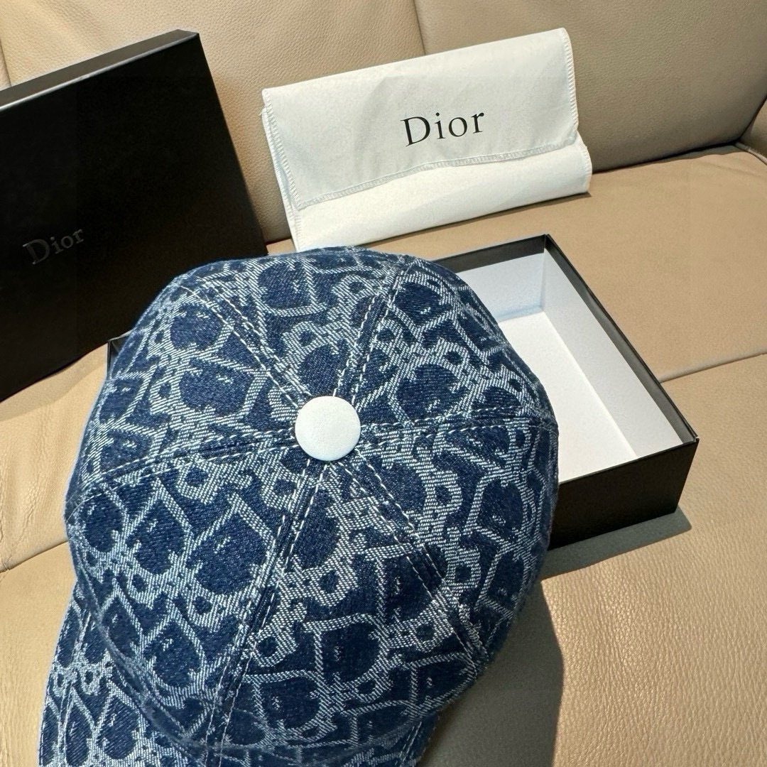 
配盒子布袋，Dior(迪奥)新款原单棒球帽， Dior老花，复古韵味十足，专柜断货热门，11开模订制，