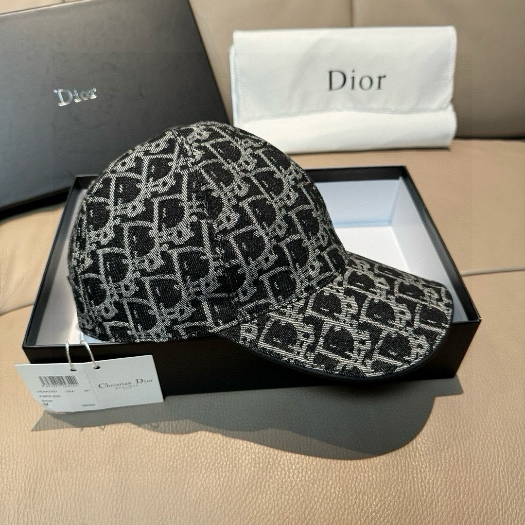 
配盒子布袋，Dior(迪奥)新款原单棒球帽， Dior老花，复古韵味十足，专柜断货热门，11开模订制，