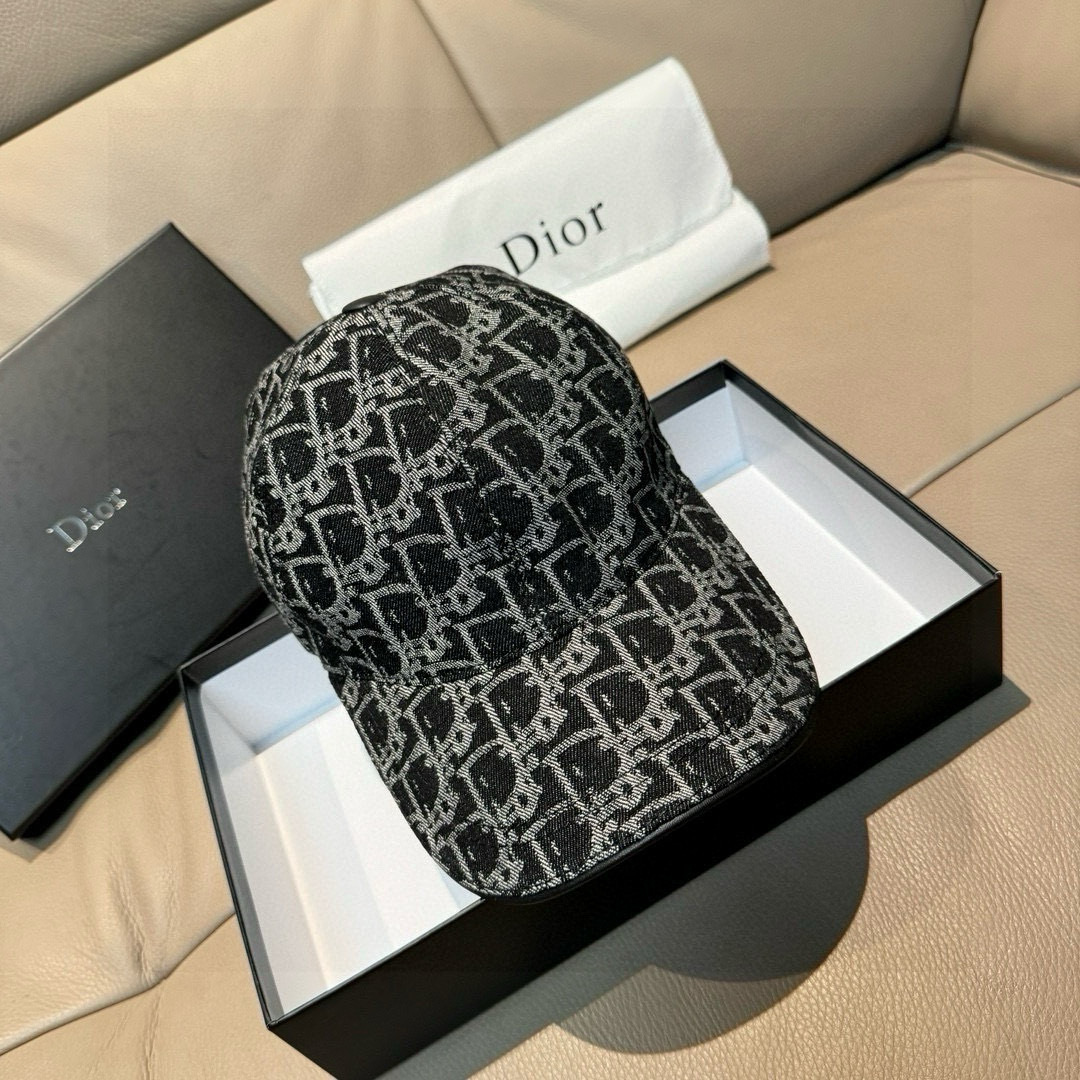 
配盒子布袋，Dior(迪奥)新款原单棒球帽， Dior老花，复古韵味十足，专柜断货热门，11开模订制，