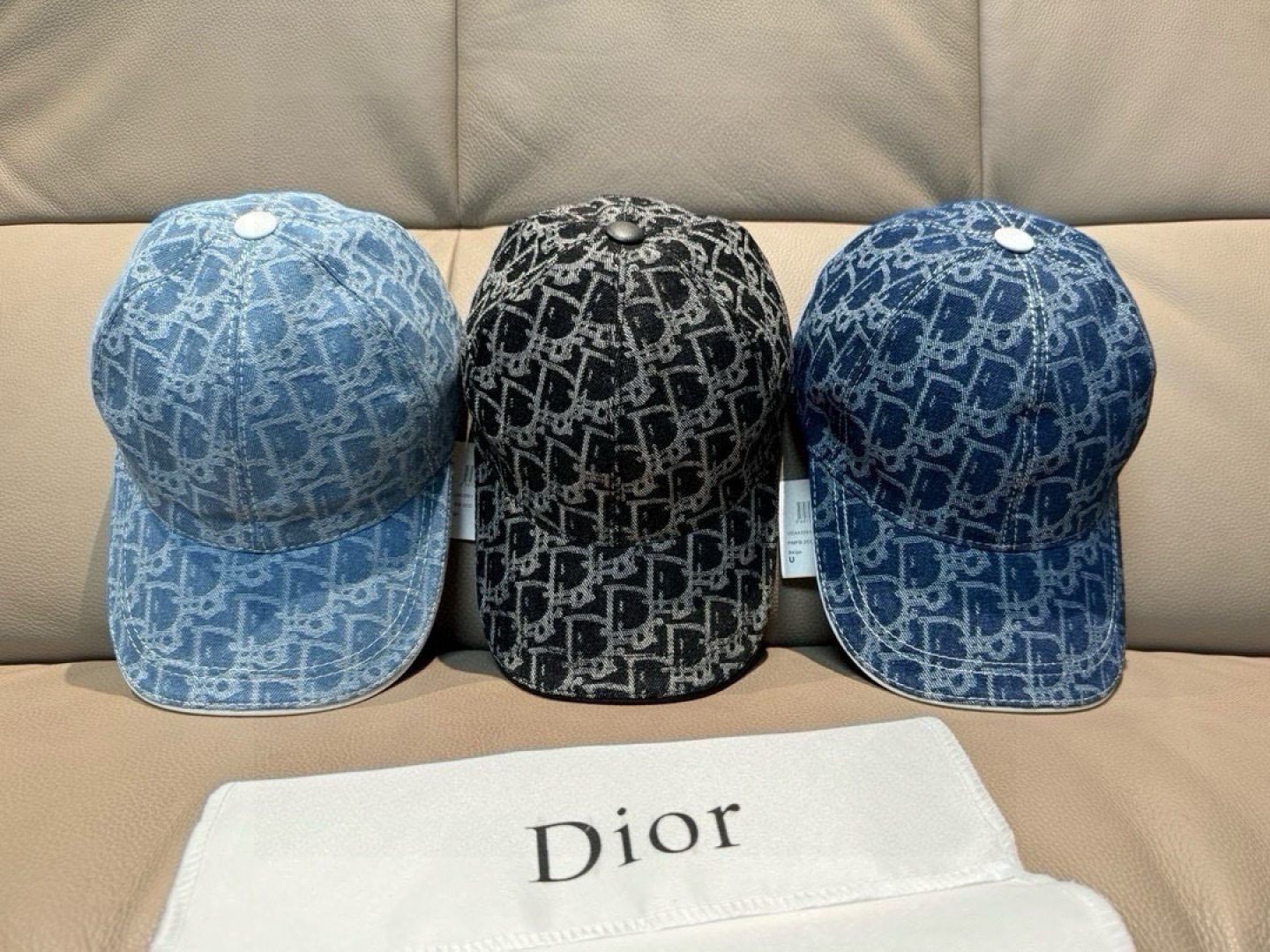 
配盒子布袋，Dior(迪奥)新款原单棒球帽， Dior老花，复古韵味十足，专柜断货热门，11开模订制，