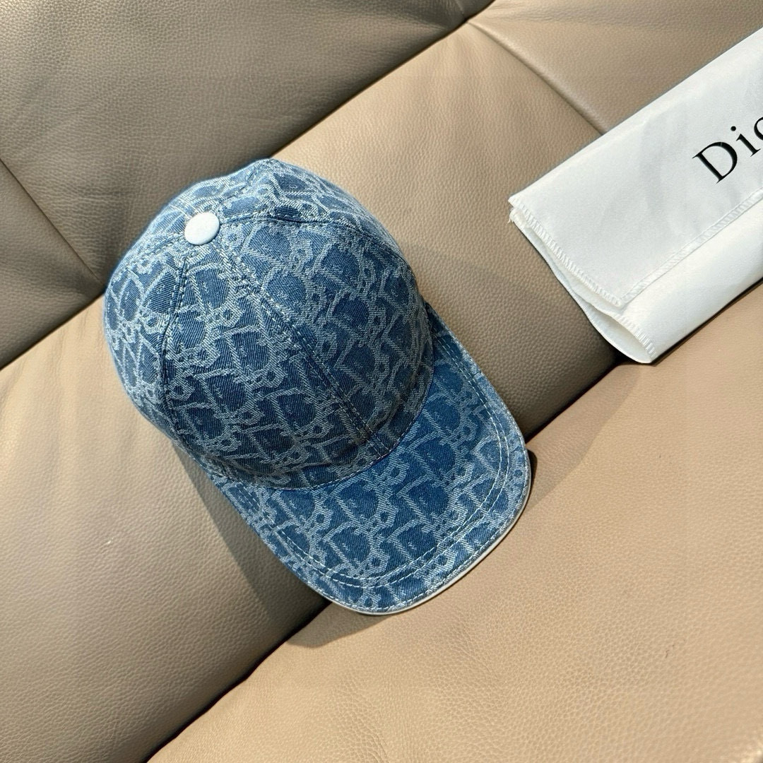 
配盒子布袋，Dior(迪奥)新款原单棒球帽， Dior老花，复古韵味十足，专柜断货热门，11开模订制，