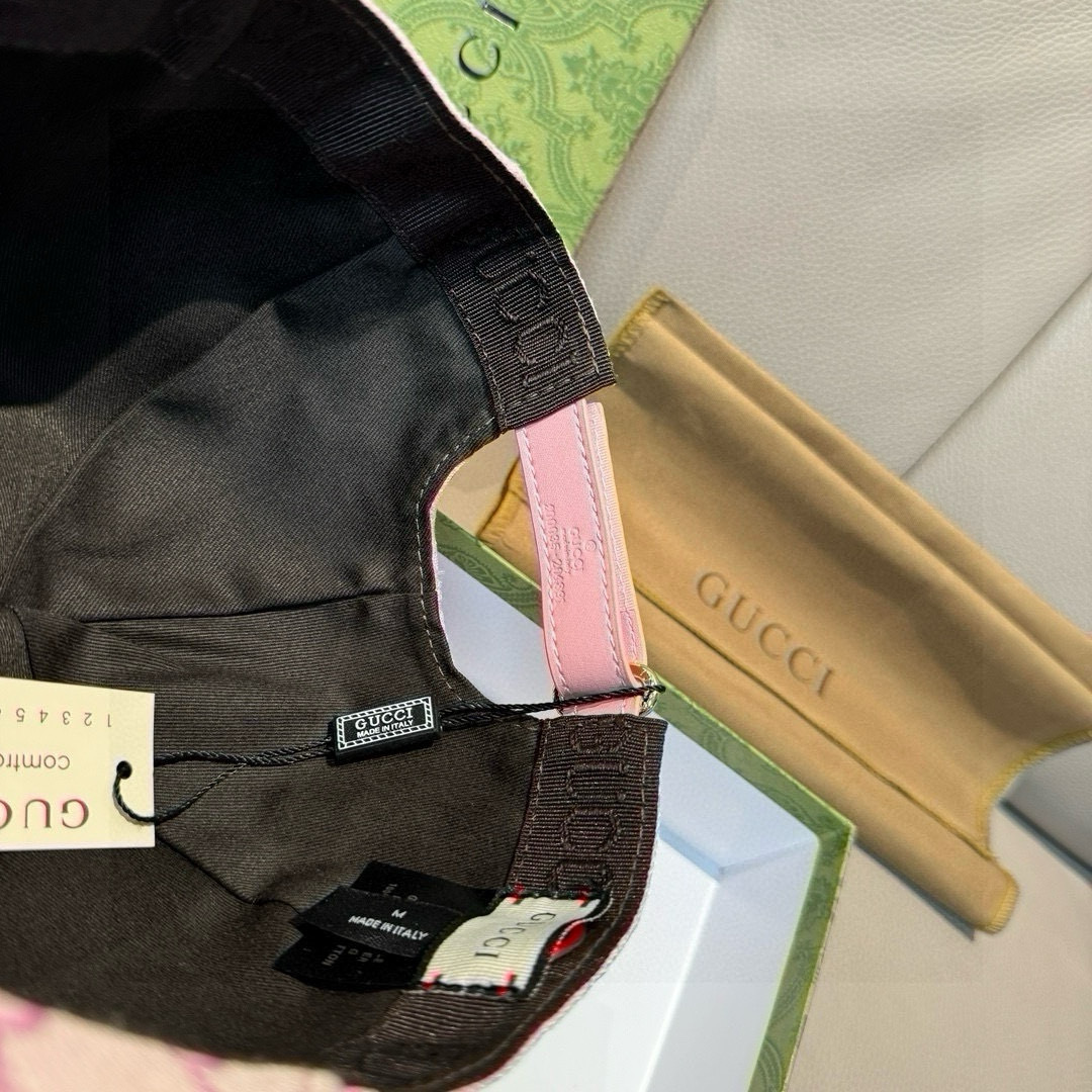 
万年经典款出货！
配盒子布袋，Gucci(古奇)经典原单棒球帽😍😍专柜11开模订制，最高版本，原版帆布
