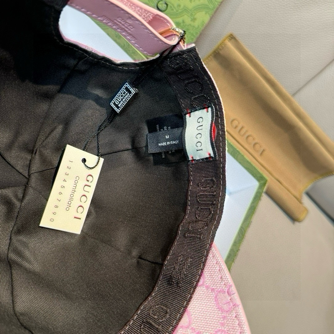 
万年经典款出货！
配盒子布袋，Gucci(古奇)经典原单棒球帽😍😍专柜11开模订制，最高版本，原版帆布