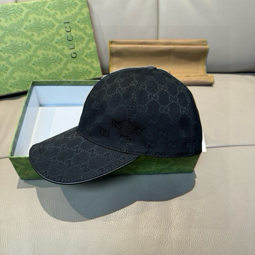 
万年经典款出货！
配盒子布袋，Gucci(古奇)经典原单棒球帽😍😍专柜11开模订制，最高版本，原版帆布