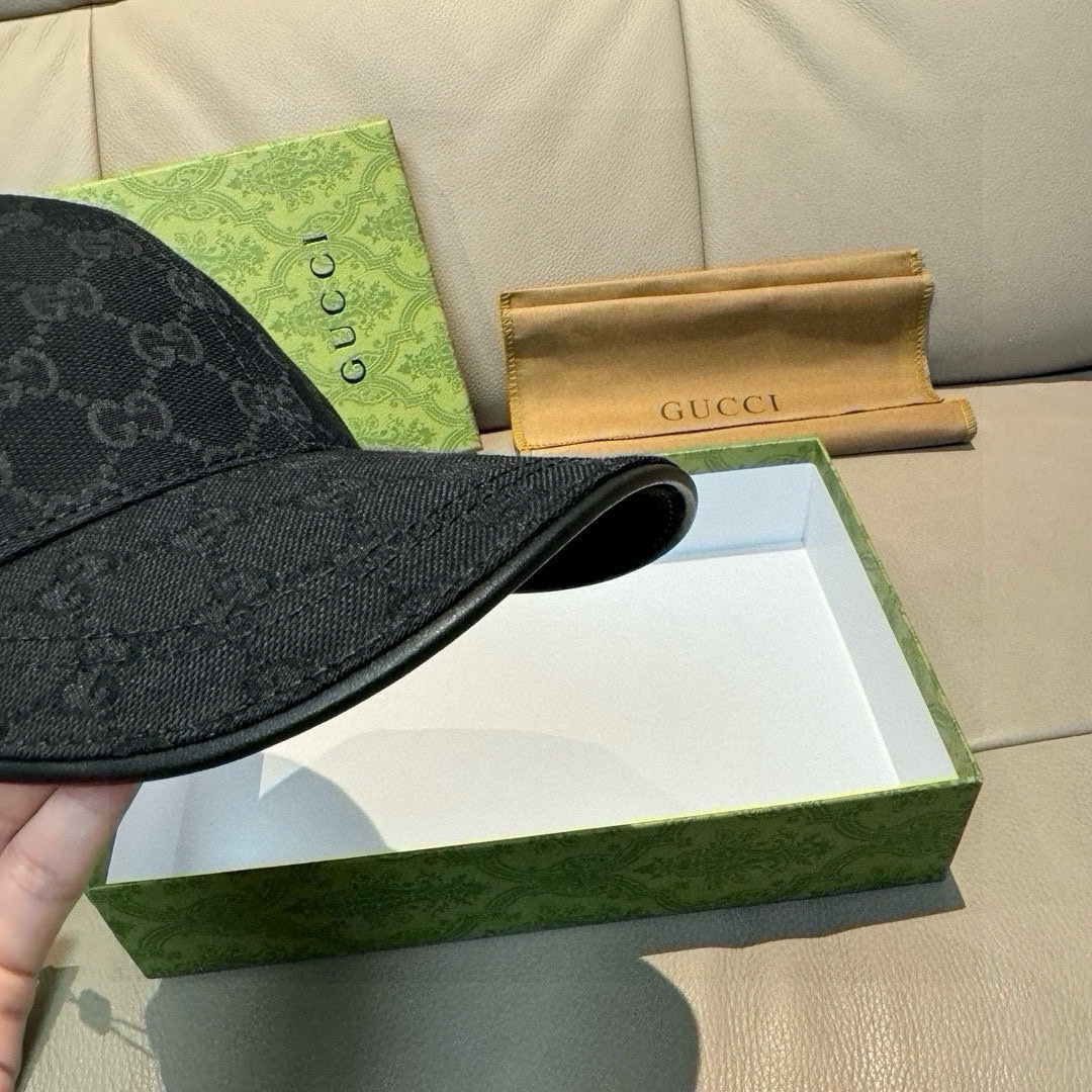 
万年经典款出货！
配盒子布袋，Gucci(古奇)经典原单棒球帽😍😍专柜11开模订制，最高版本，原版帆布