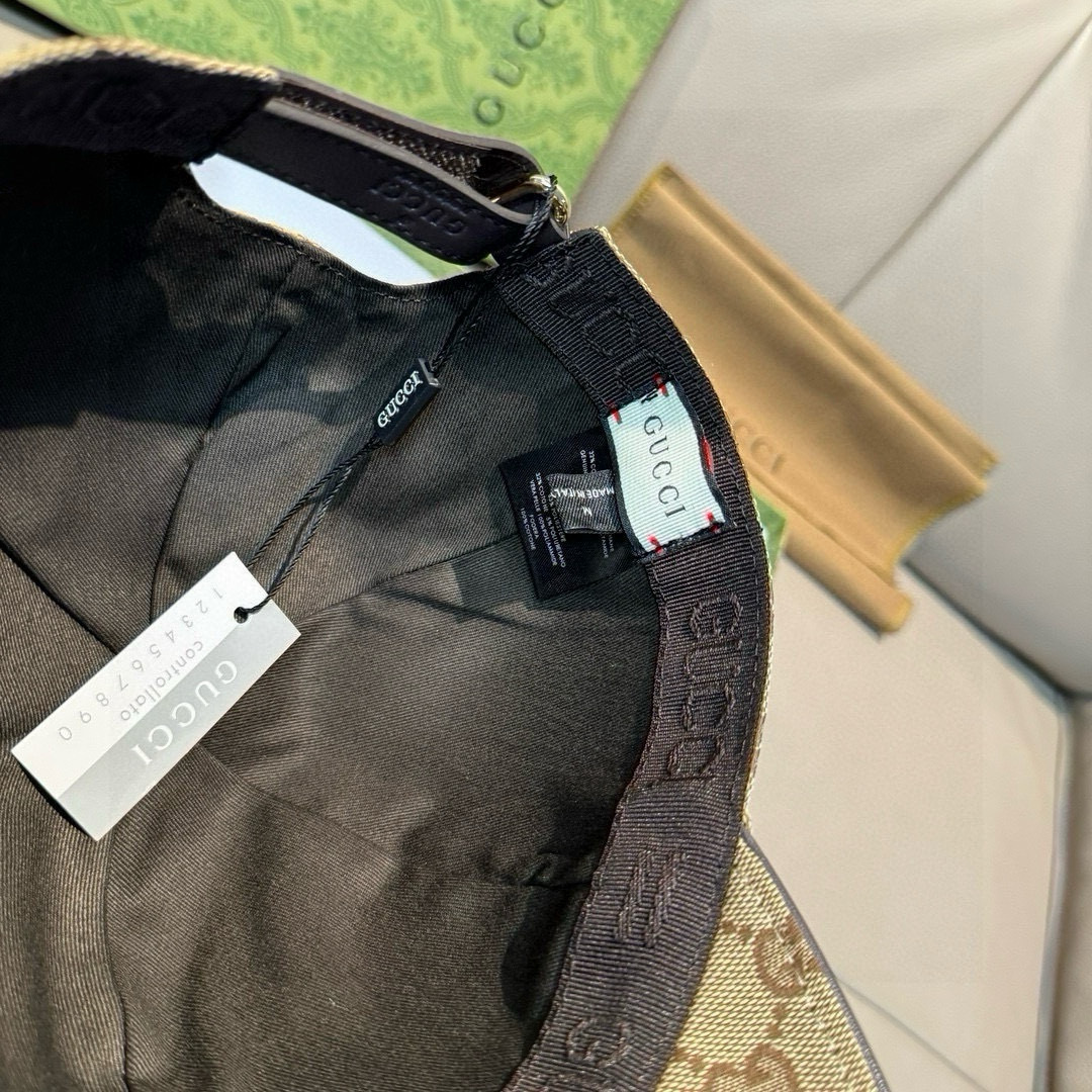 
万年经典款出货！
配盒子布袋，Gucci(古奇)经典原单棒球帽😍😍专柜11开模订制，最高版本，原版帆布