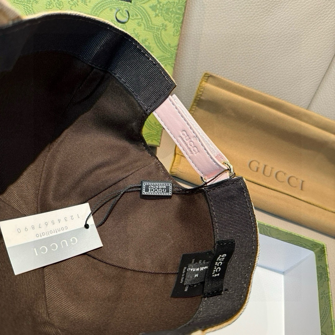 
万年经典款出货！
配盒子布袋，Gucci(古奇)经典原单棒球帽😍😍专柜11开模订制，最高版本，原版帆布