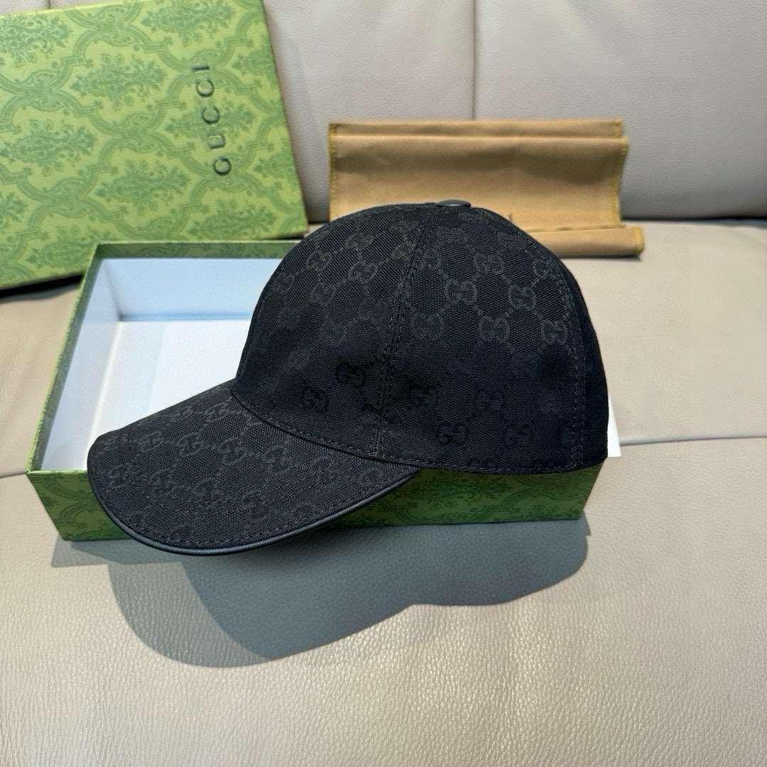 
万年经典款出货！
配盒子布袋，Gucci(古奇)经典原单棒球帽😍😍专柜11开模订制，最高版本，原版帆布