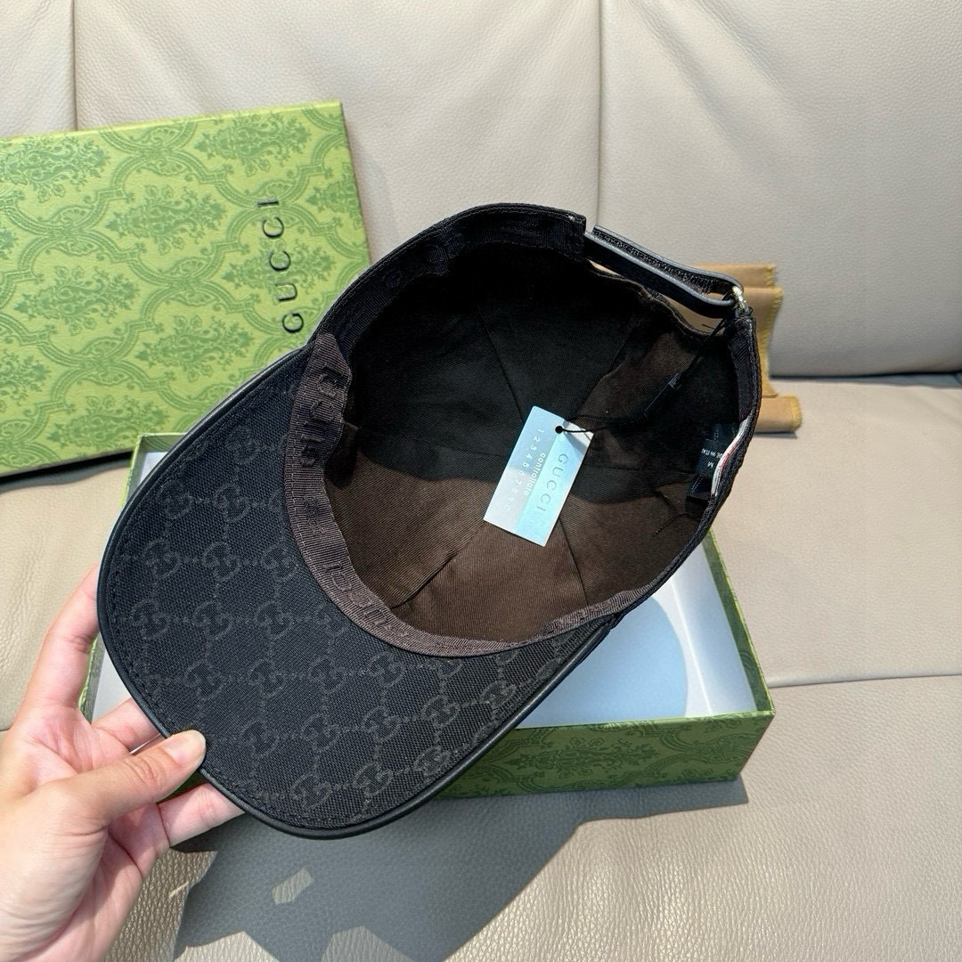 
万年经典款出货！
配盒子布袋，Gucci(古奇)经典原单棒球帽😍😍专柜11开模订制，最高版本，原版帆布