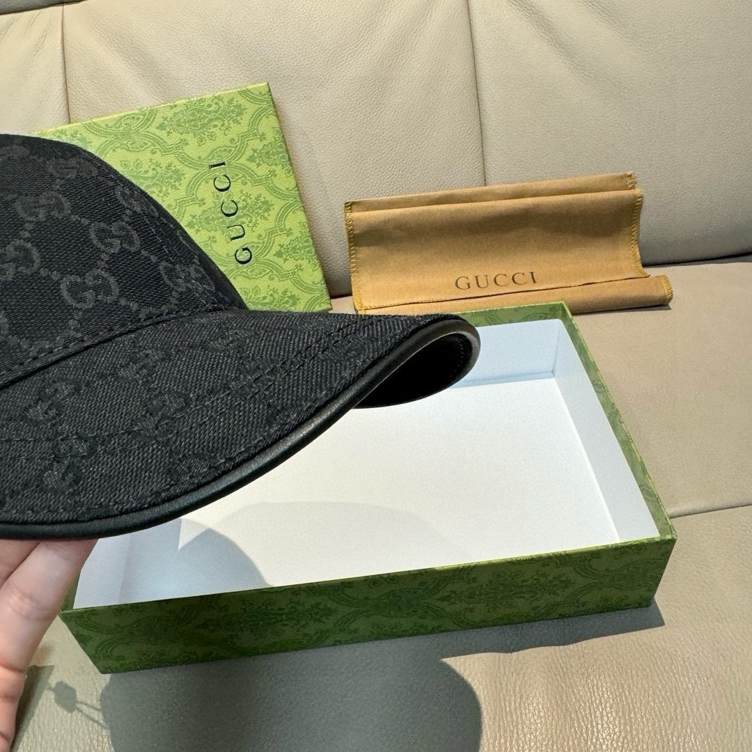 
万年经典款出货！
配盒子布袋，Gucci(古奇)经典原单棒球帽😍😍专柜11开模订制，最高版本，原版帆布