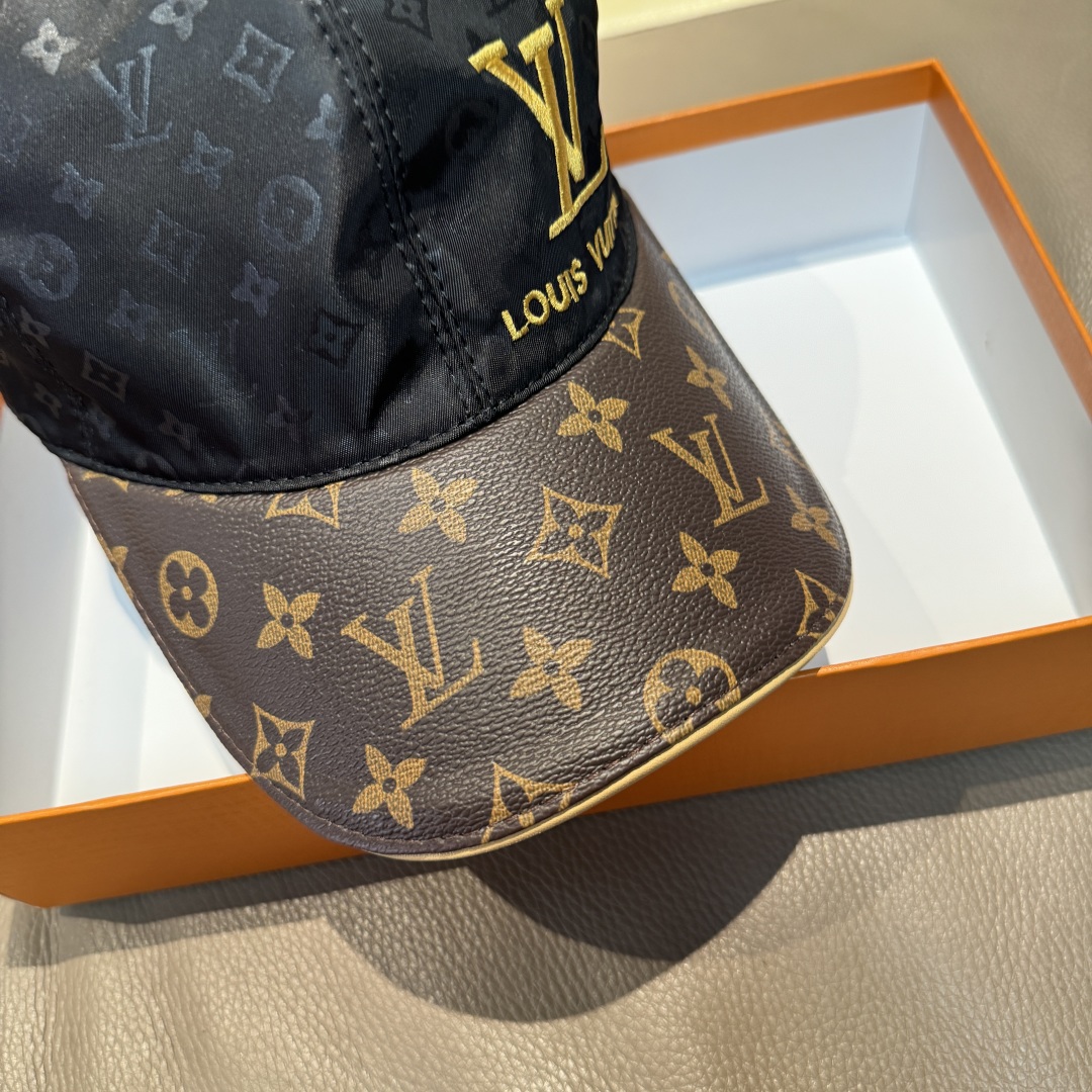
配盒子布袋，LV(路易威登)新款原单棒球帽，老花拼接，11开模订制，原版印花绸缎面料+专柜老花皮，做工