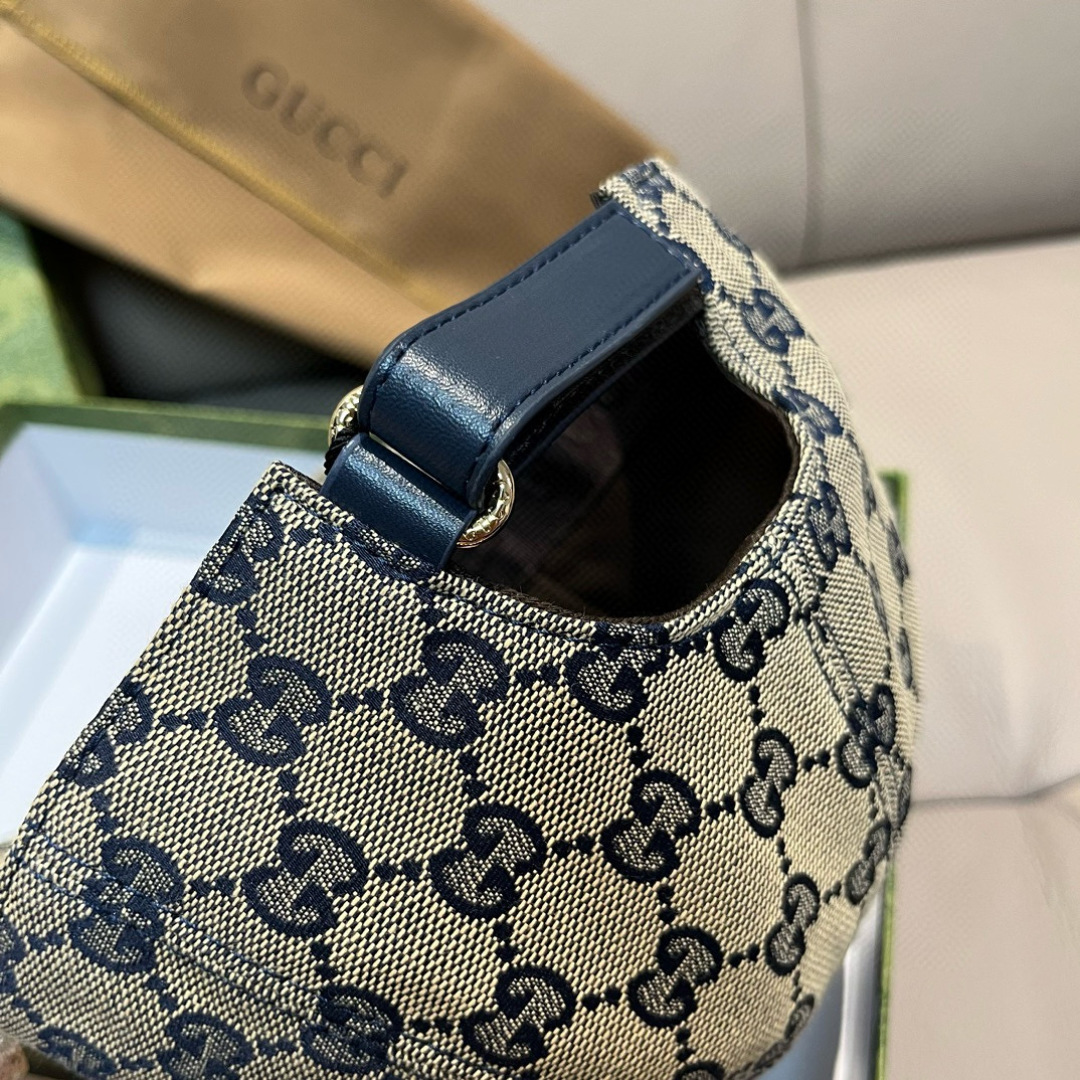 
新款出货！
配盒子布袋，Gucci(古奇)最新原单棒球帽，宽版织带。专柜11开模订制，最高版本，原版帆