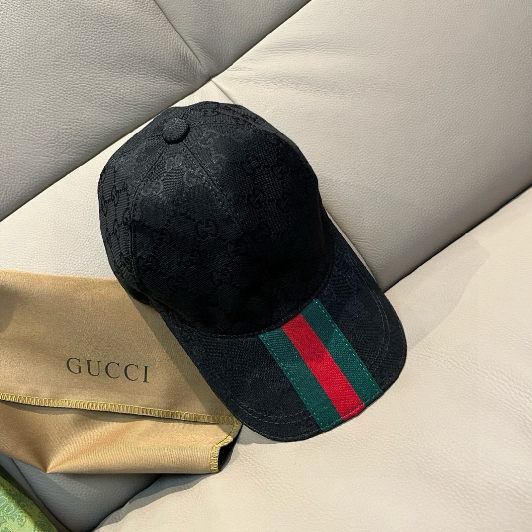 
新款出货！
配盒子布袋，Gucci(古奇)最新原单棒球帽，宽版织带。专柜11开模订制，最高版本，原版帆