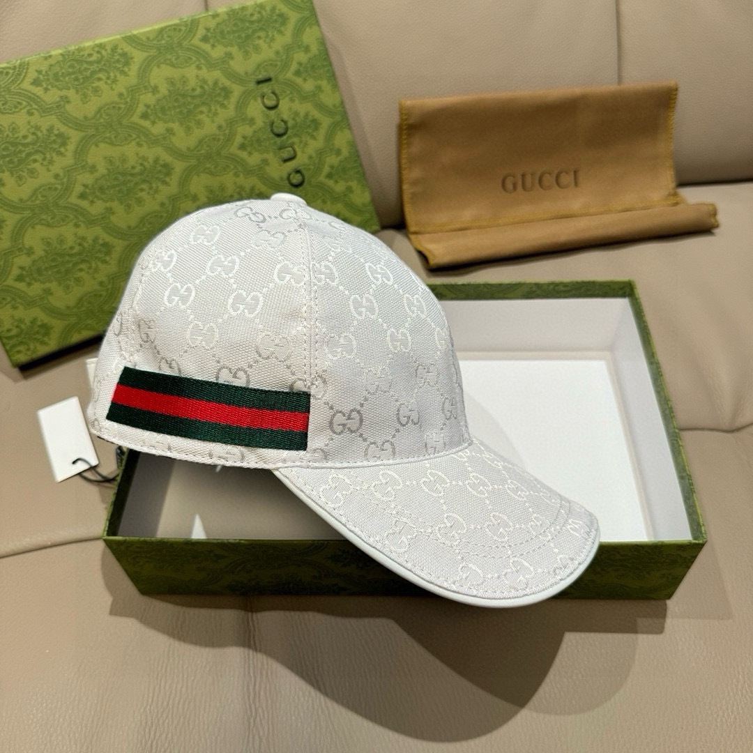 
万年经典款出货！
配盒子布袋，Gucci(古奇)经典原单棒球帽😍😍gucci小刺绣，专柜11开模订制，