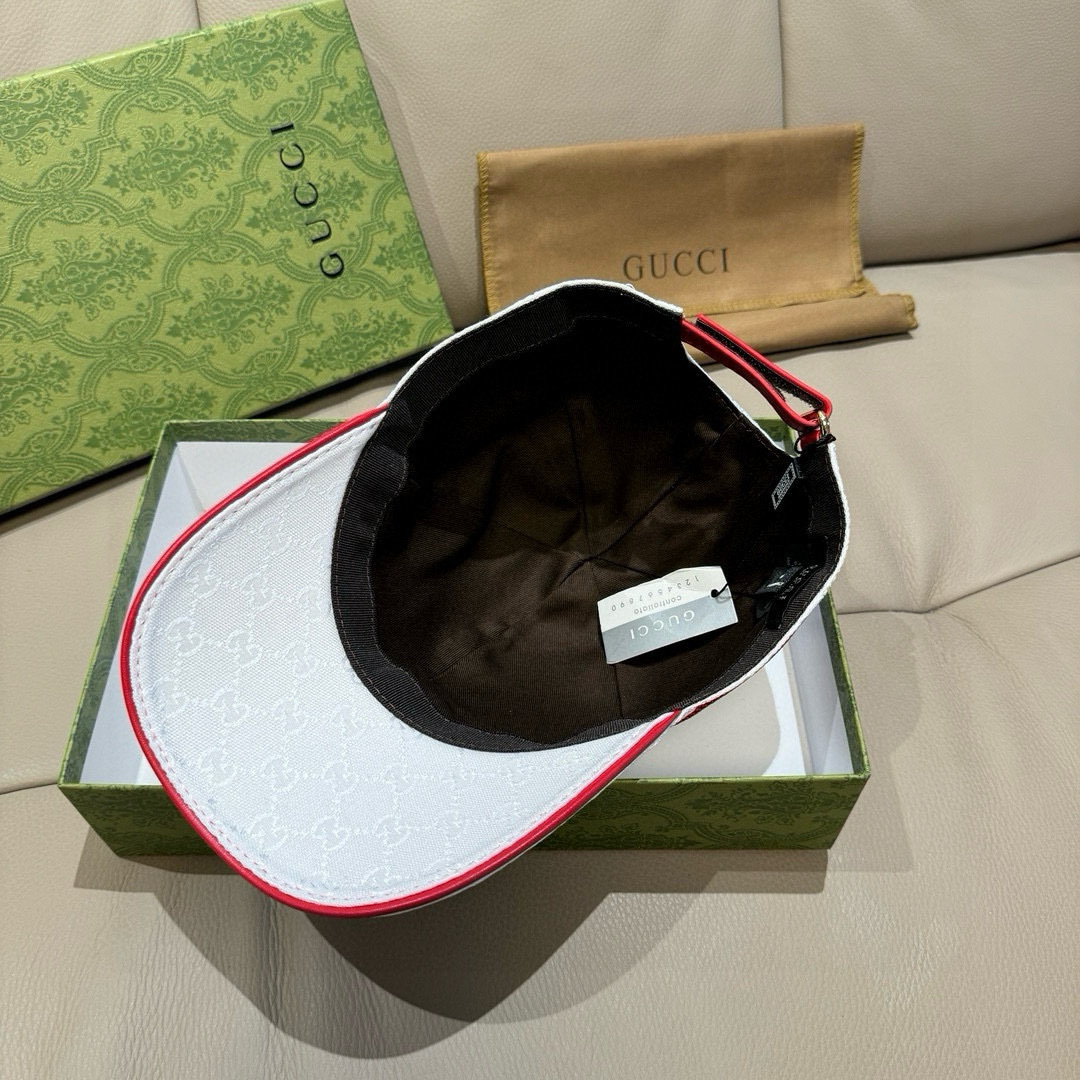 
万年经典款出货！
配盒子布袋，Gucci(古奇)经典原单棒球帽😍😍gucci小刺绣，专柜11开模订制，