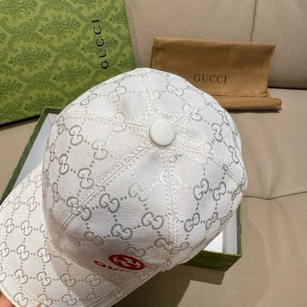 
万年经典款出货！
配盒子布袋，Gucci(古奇)经典原单棒球帽😍😍gucci小刺绣，专柜11开模订制，