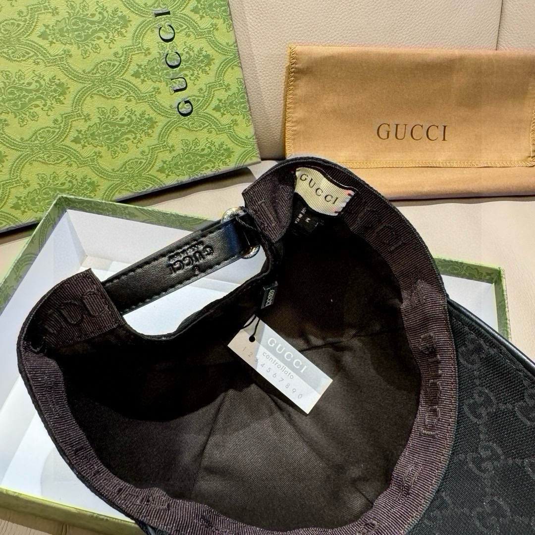 
万年经典款出货！
配盒子布袋，Gucci(古奇)经典原单棒球帽😍😍gucci小刺绣，专柜11开模订制，