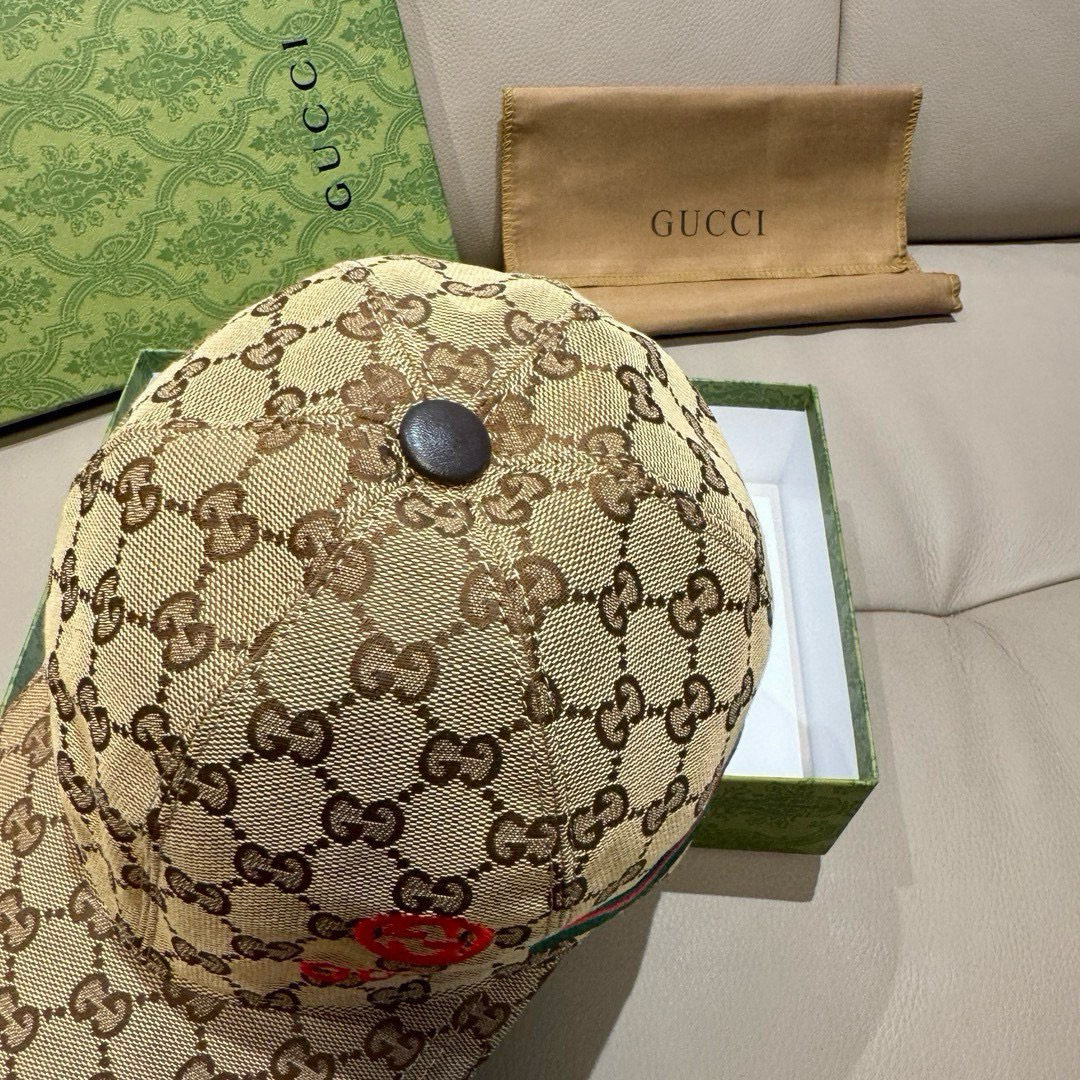 
万年经典款出货！
配盒子布袋，Gucci(古奇)经典原单棒球帽😍😍gucci小刺绣，专柜11开模订制，