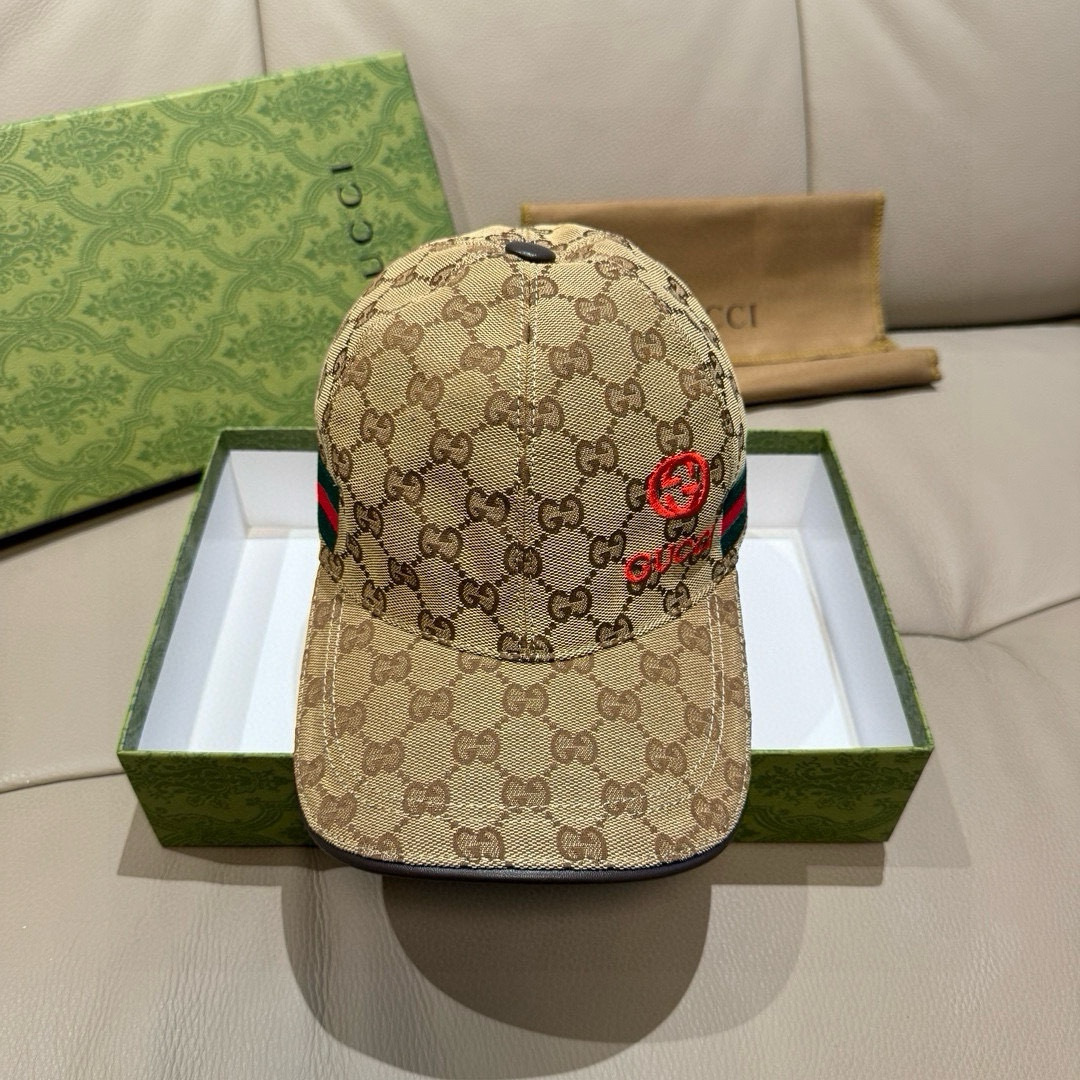 
万年经典款出货！
配盒子布袋，Gucci(古奇)经典原单棒球帽😍😍gucci小刺绣，专柜11开模订制，