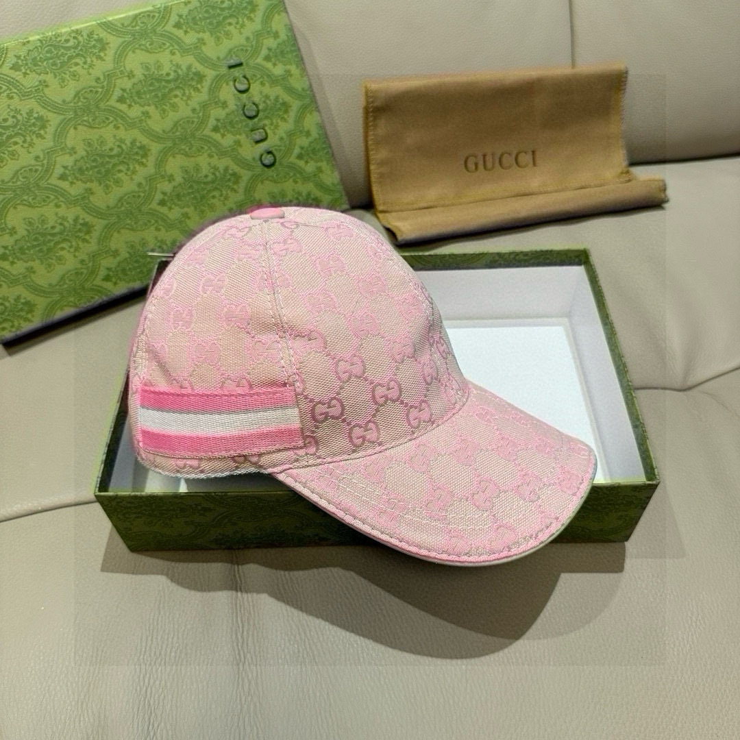 
万年经典款出货！
配盒子布袋，Gucci(古奇)经典原单棒球帽😍😍gucci小刺绣，专柜11开模订制，