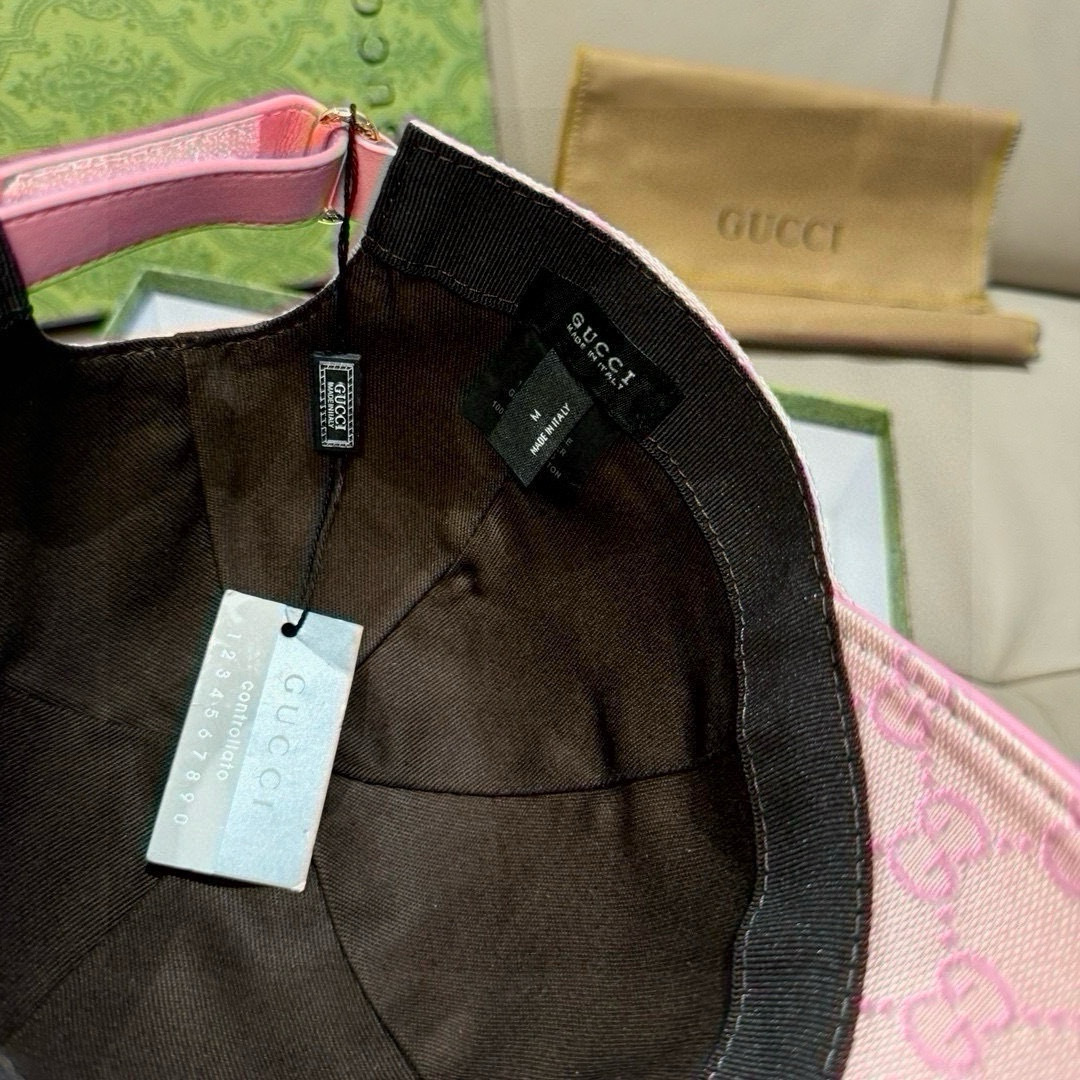 
万年经典款出货！
配盒子布袋，Gucci(古奇)经典原单棒球帽😍😍gucci小刺绣，专柜11开模订制，