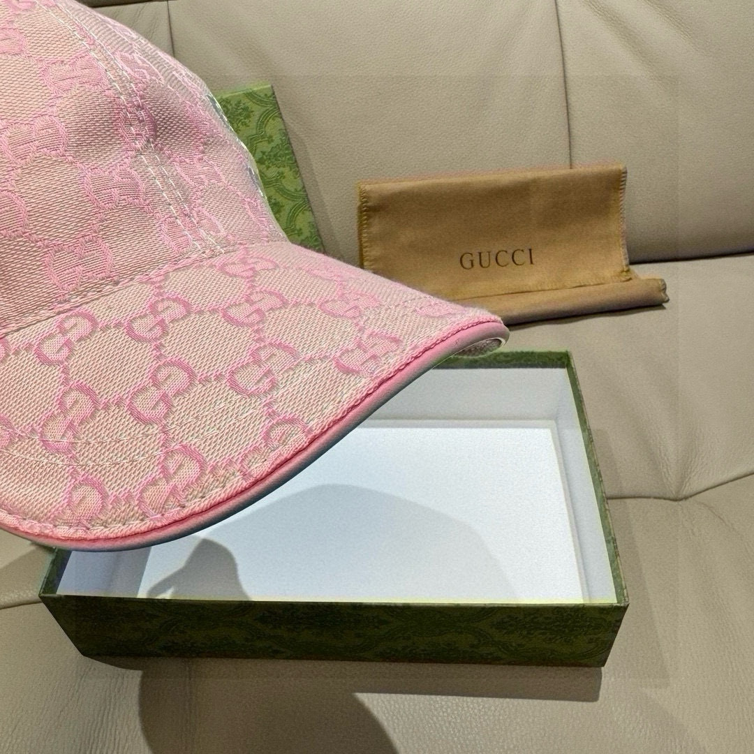 
万年经典款出货！
配盒子布袋，Gucci(古奇)经典原单棒球帽😍😍gucci小刺绣，专柜11开模订制，
