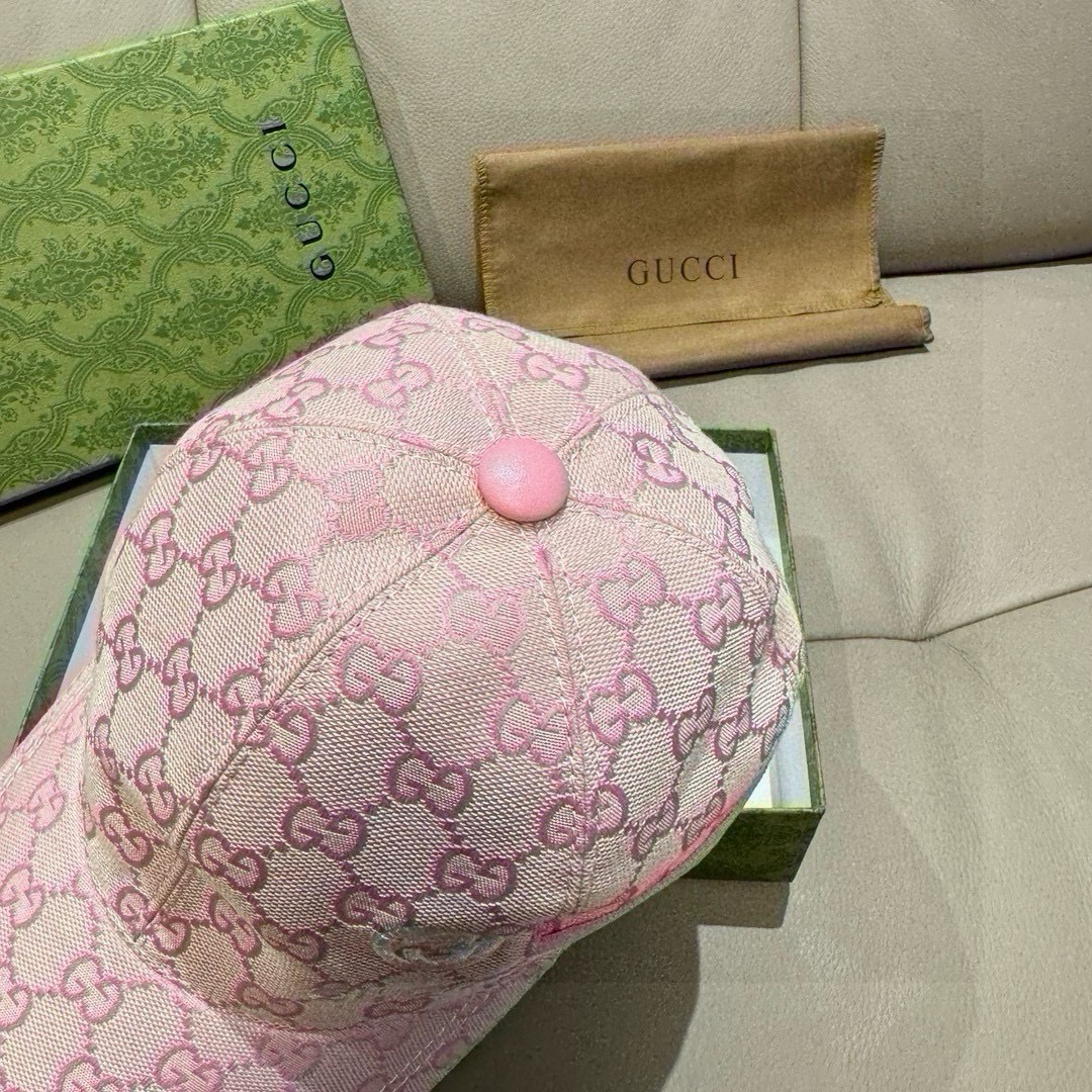 
万年经典款出货！
配盒子布袋，Gucci(古奇)经典原单棒球帽😍😍gucci小刺绣，专柜11开模订制，