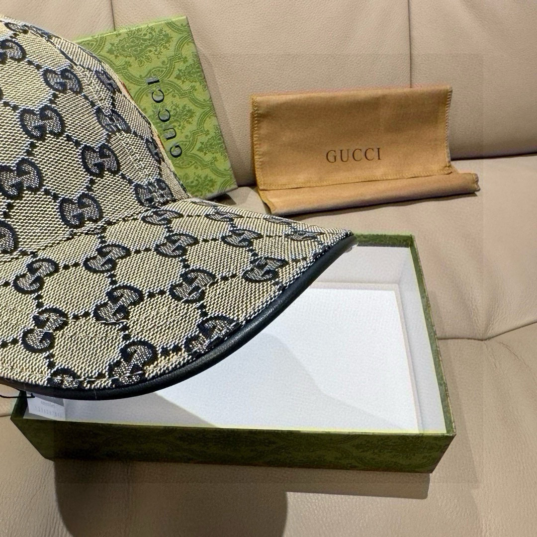 
万年经典款出货！
配盒子布袋，Gucci(古奇)经典原单棒球帽😍😍gucci小刺绣，专柜11开模订制，