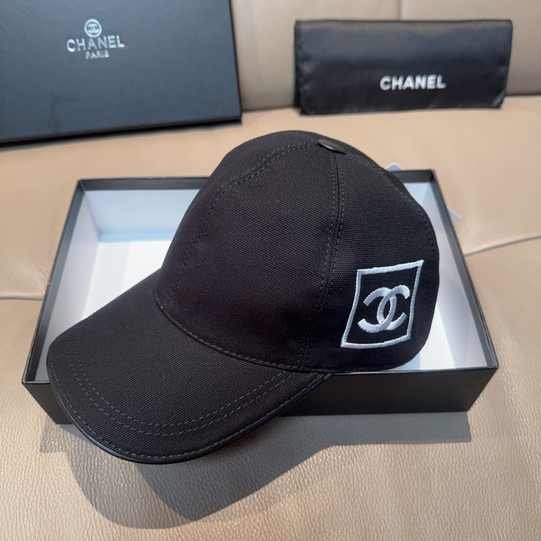 
配盒子布袋，Chanel(香奈儿)原单棒球帽，网红同款双C刺绣,专柜11开模订制，原版帆布料+头层牛皮