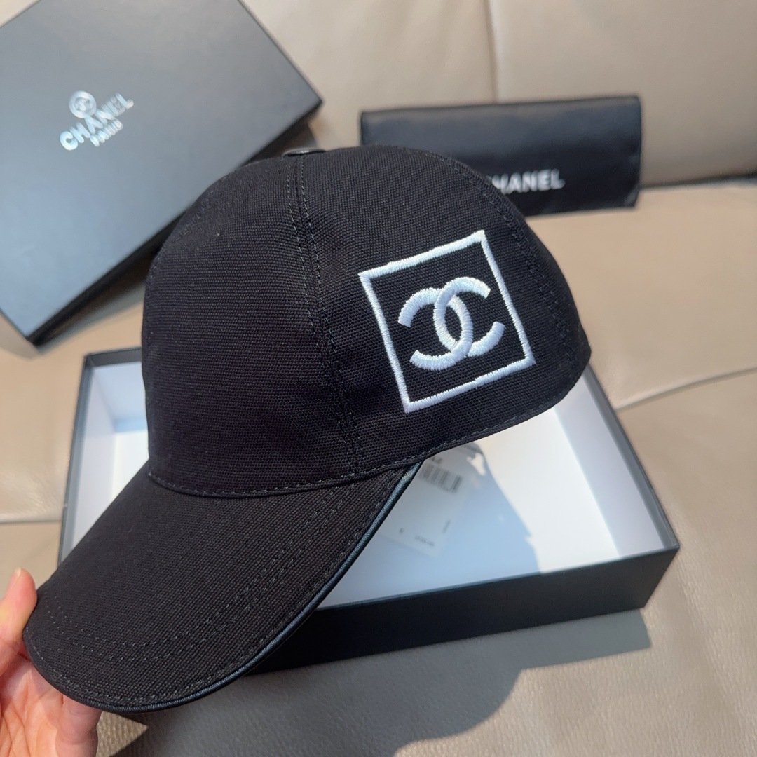 
配盒子布袋，Chanel(香奈儿)原单棒球帽，网红同款双C刺绣,专柜11开模订制，原版帆布料+头层牛皮
