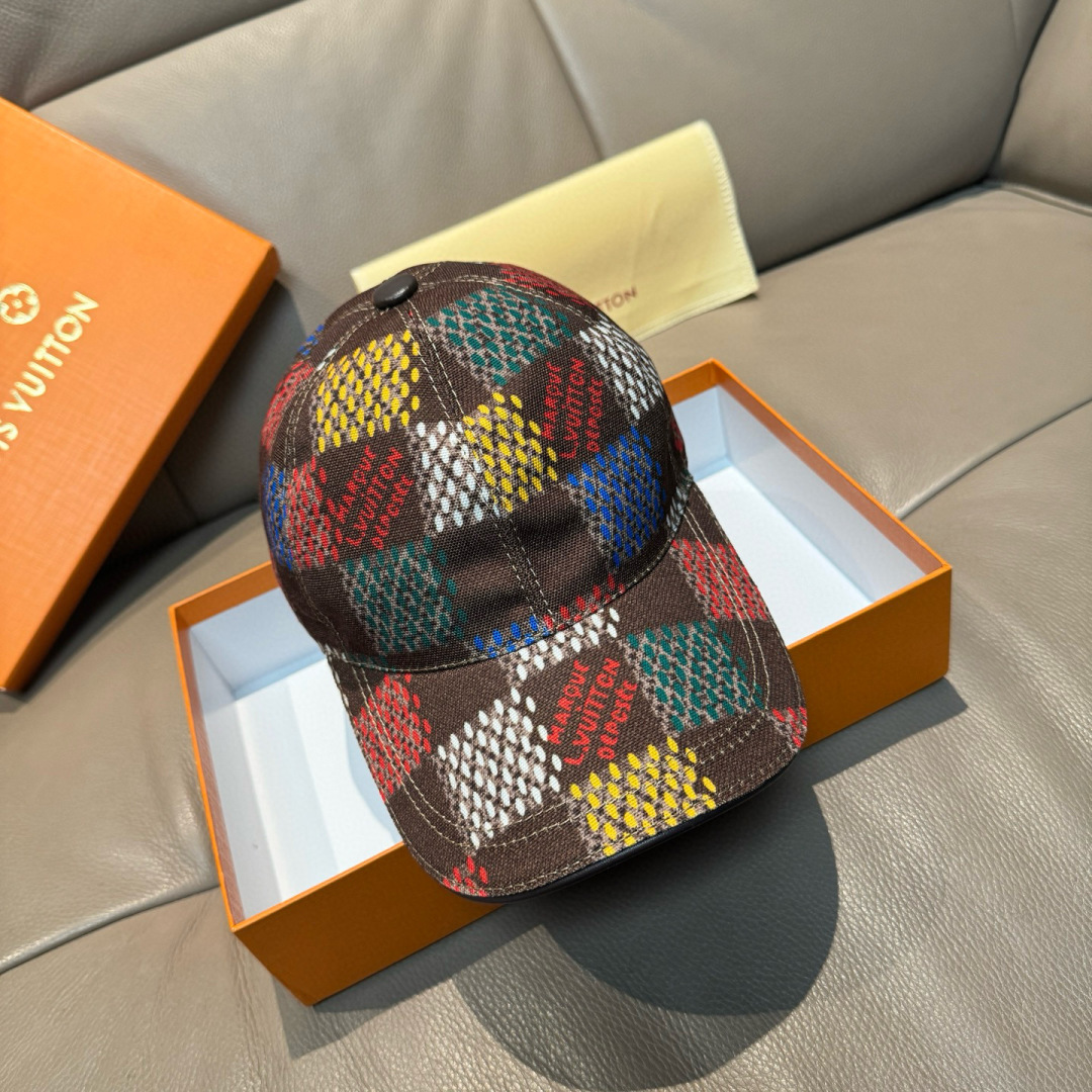 NO:229660,With box cloth bag, LV (Louis Vuitton) new original single baseball cap, large chessboard silk screen, 1:1 mold opening customization for the counter, original customized fabric   top layer cowhide, pure cotton lining, light and breathable!  Excellent quality, basic head circumference 56, patch adjustable. Hat Straw Hat Fisherman's Hat Baseball Hat, Hats, louis vuitton, louis vuitton, espadrilles, cowhide, hats19860909配盒子布袋,LV(路易威登)新款原单棒球帽,大棋盘格丝印,专柜1:1开模订制,原厂订制面料 头层牛皮,纯棉内里,轻盈透气！质量超赞,基础头围56,贴片可调节.帽子草帽渔夫帽棒球帽,帽子,louis vuitton,louis vuitton,espadrilles,cowhide,hats,hat