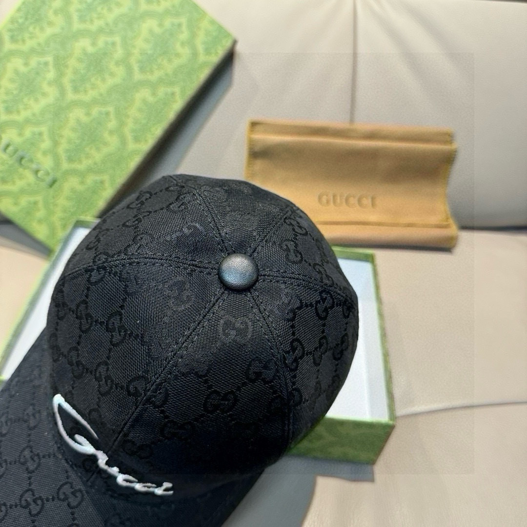 
配盒子布袋，Gucci(古奇)新款原单棒球帽， 艺术字刺绣，11开模订制，重工刺绣，细节可媲美专柜，原