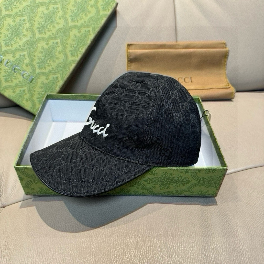 
配盒子布袋，Gucci(古奇)新款原单棒球帽， 艺术字刺绣，11开模订制，重工刺绣，细节可媲美专柜，原