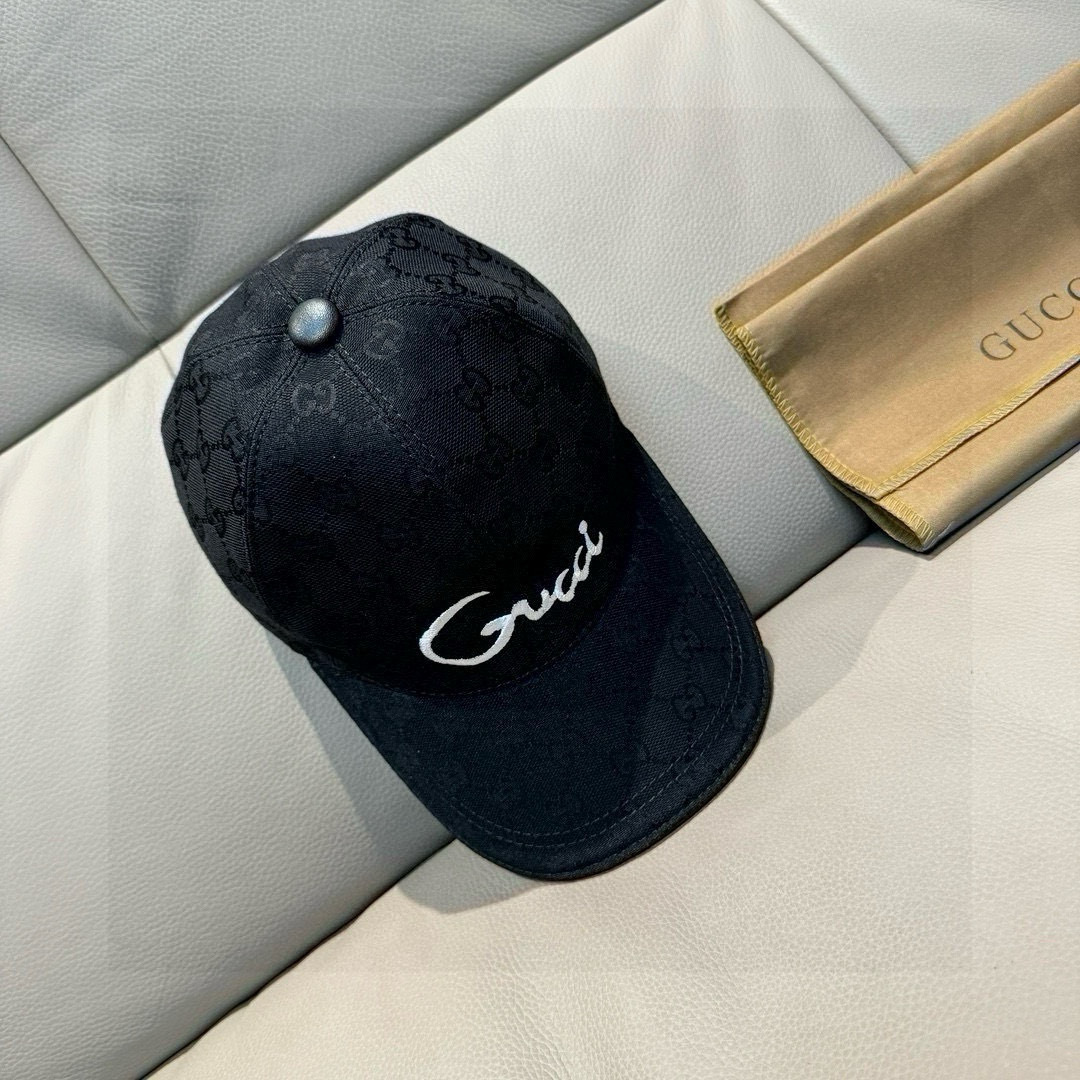 
配盒子布袋，Gucci(古奇)新款原单棒球帽， 艺术字刺绣，11开模订制，重工刺绣，细节可媲美专柜，原