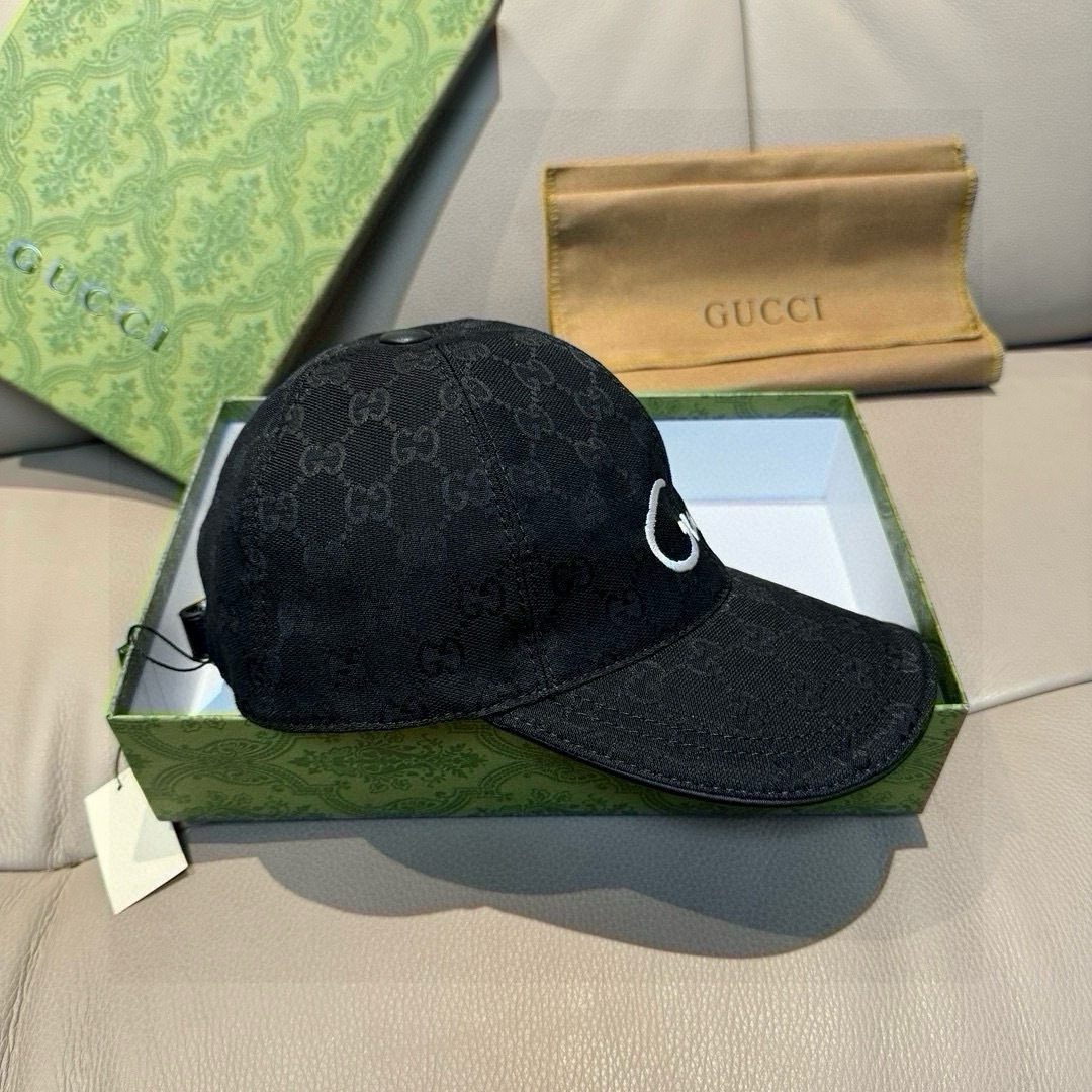 
配盒子布袋，Gucci(古奇)新款原单棒球帽， 艺术字刺绣，11开模订制，重工刺绣，细节可媲美专柜，原