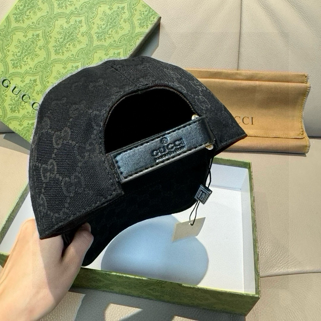 
配盒子布袋，Gucci(古奇)新款原单棒球帽， 艺术字刺绣，11开模订制，重工刺绣，细节可媲美专柜，原