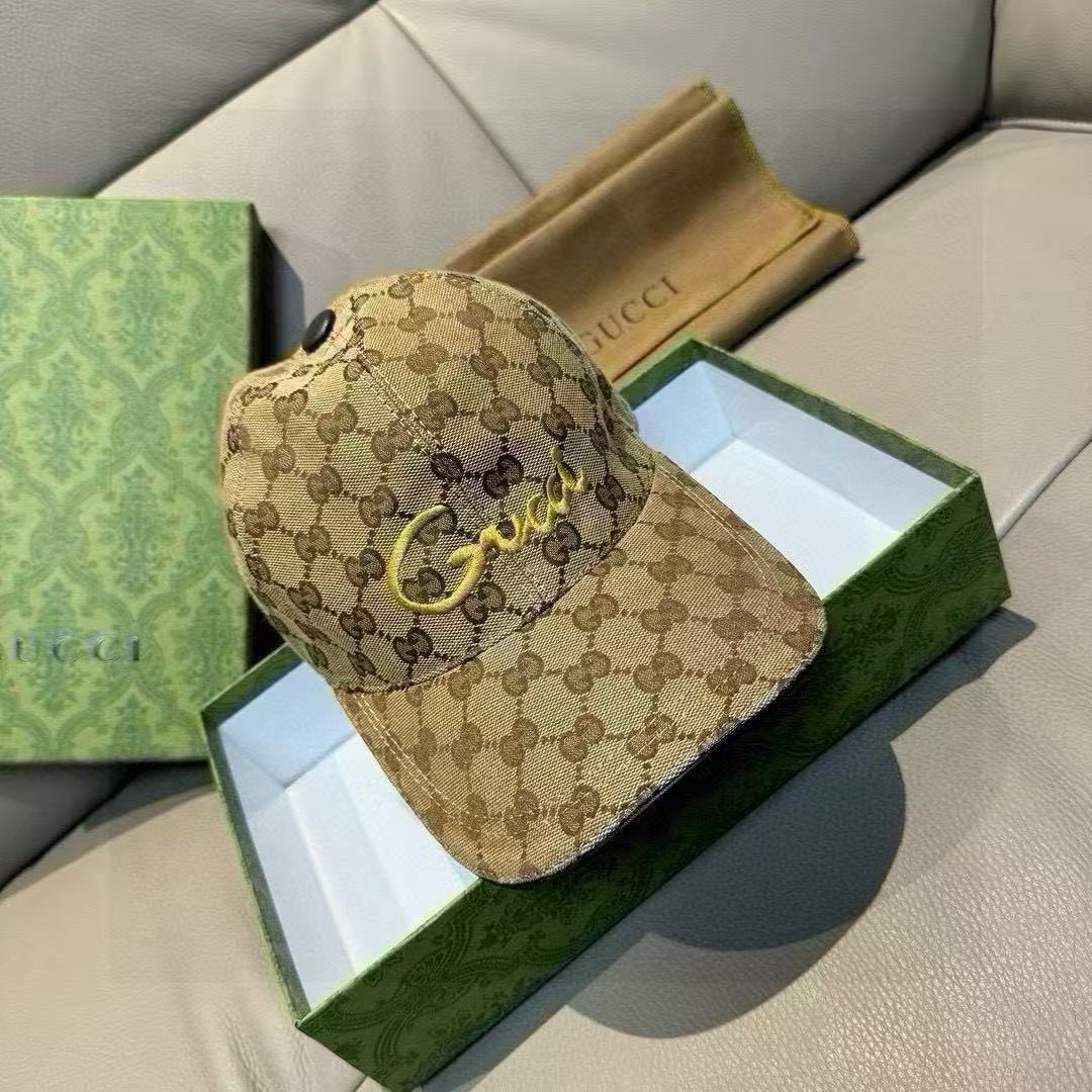 
配盒子布袋，Gucci(古奇)新款原单棒球帽， 艺术字刺绣，11开模订制，重工刺绣，细节可媲美专柜，原