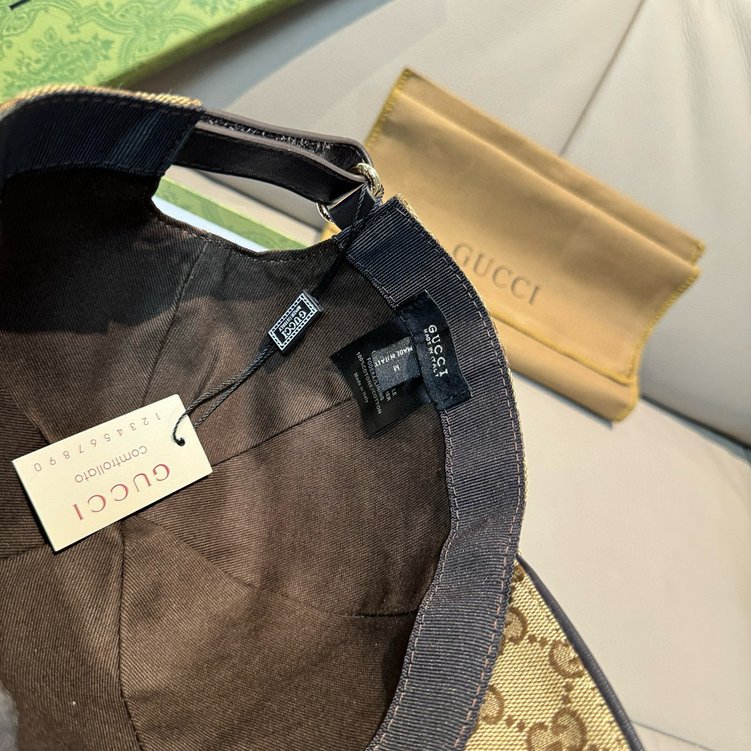 
配盒子布袋，Gucci(古奇)新款原单棒球帽， 艺术字刺绣，11开模订制，重工刺绣，细节可媲美专柜，原