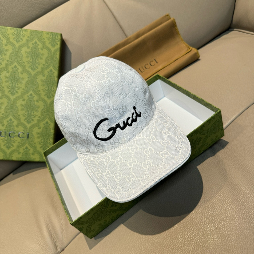 
配盒子布袋，Gucci(古奇)新款原单棒球帽， 艺术字刺绣，11开模订制，重工刺绣，细节可媲美专柜，原