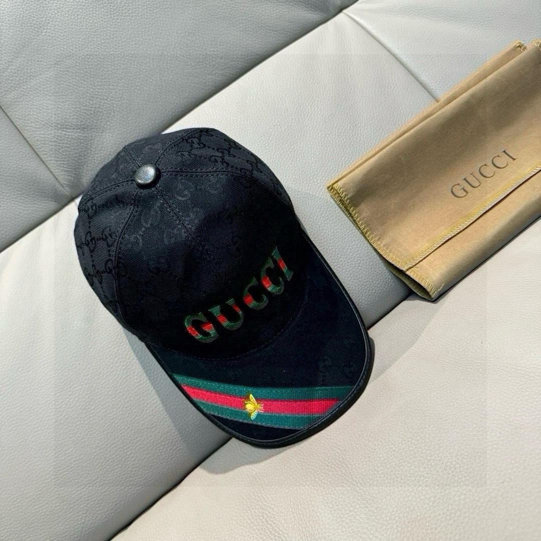 
配盒子布袋，Gucci(古奇)新款原单棒球帽，11开模订制，重工刺绣，细节可媲美专柜，原版帆布料+头层
