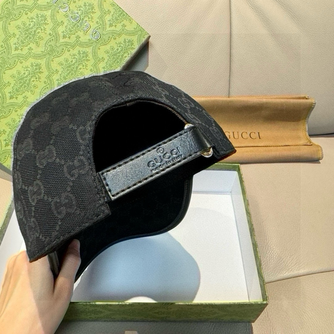 
配盒子布袋，Gucci(古奇)新款原单棒球帽，11开模订制，重工刺绣，细节可媲美专柜，原版帆布料+头层