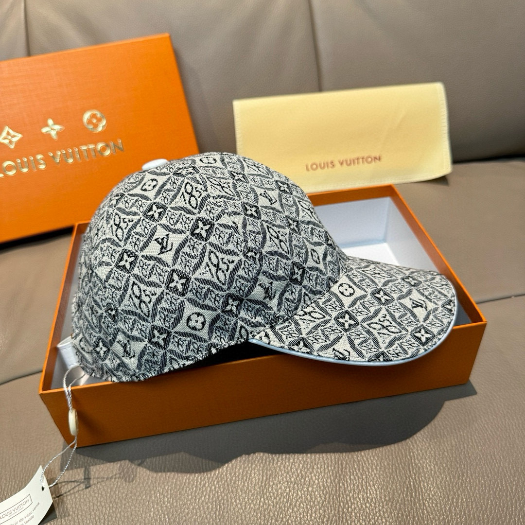 
新款出货！
配盒子布袋，lv(路易威登)新款原单棒球帽， lv提花，专柜11开模订制，原版帆布料+头层