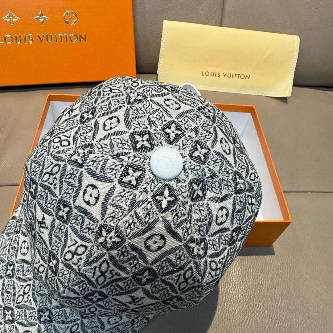 
新款出货！
配盒子布袋，lv(路易威登)新款原单棒球帽， lv提花，专柜11开模订制，原版帆布料+头层