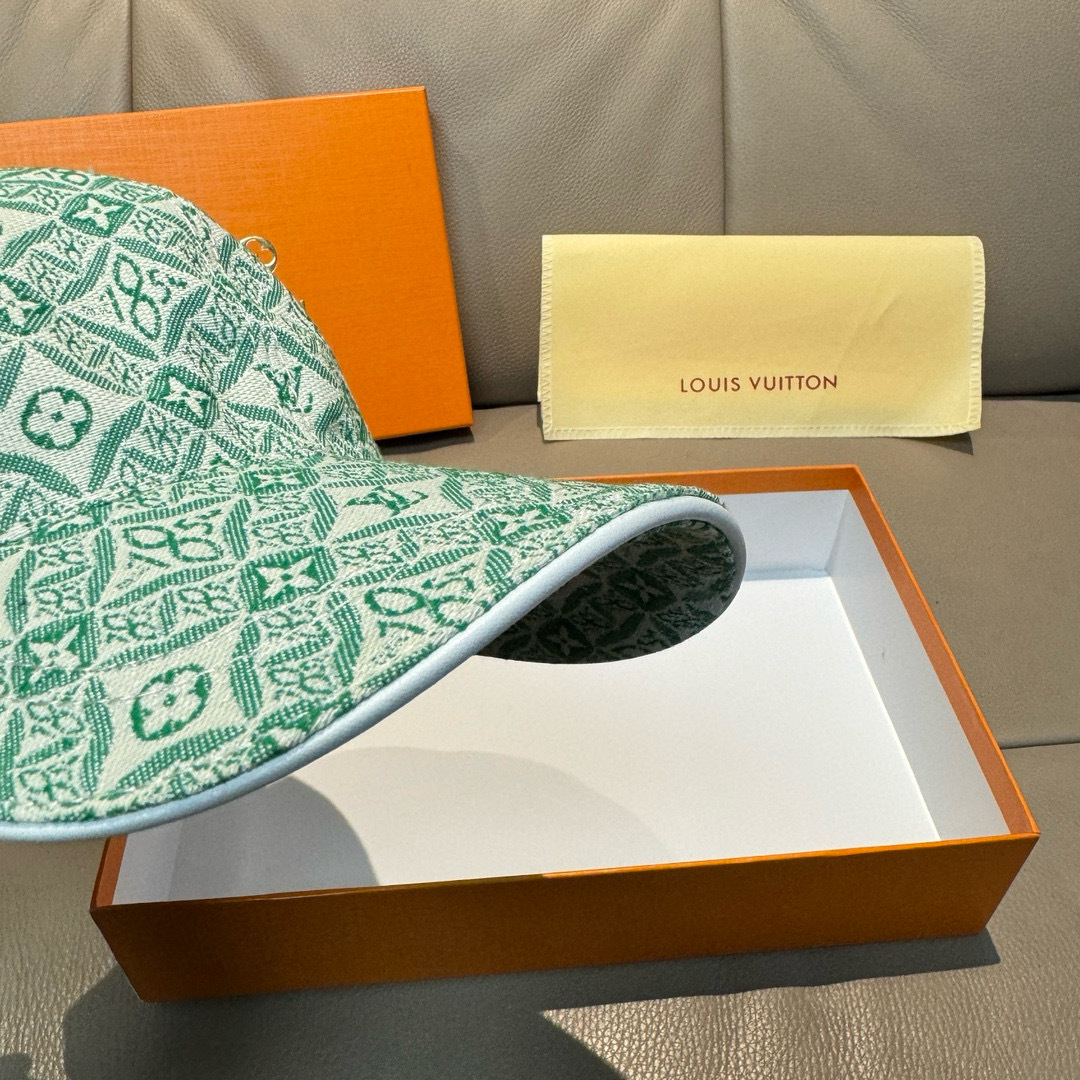 
新款出货！
配盒子布袋，lv(路易威登)新款原单棒球帽， lv提花，专柜11开模订制，原版帆布料+头层