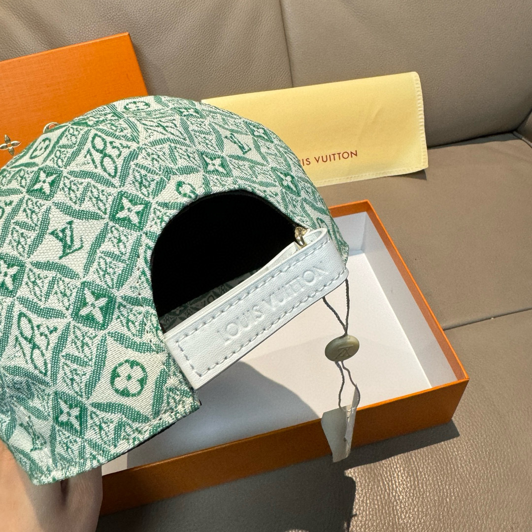 
新款出货！
配盒子布袋，lv(路易威登)新款原单棒球帽， lv提花，专柜11开模订制，原版帆布料+头层
