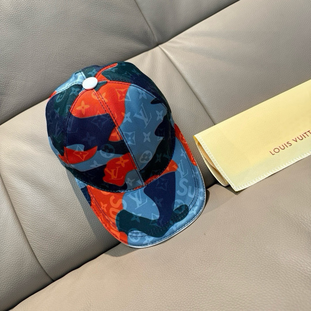 
配盒子布袋，LV(路易威登)新款原单棒球帽， 迷彩LV，专柜11开模订制，原版帆布料+头层牛皮，轻盈透