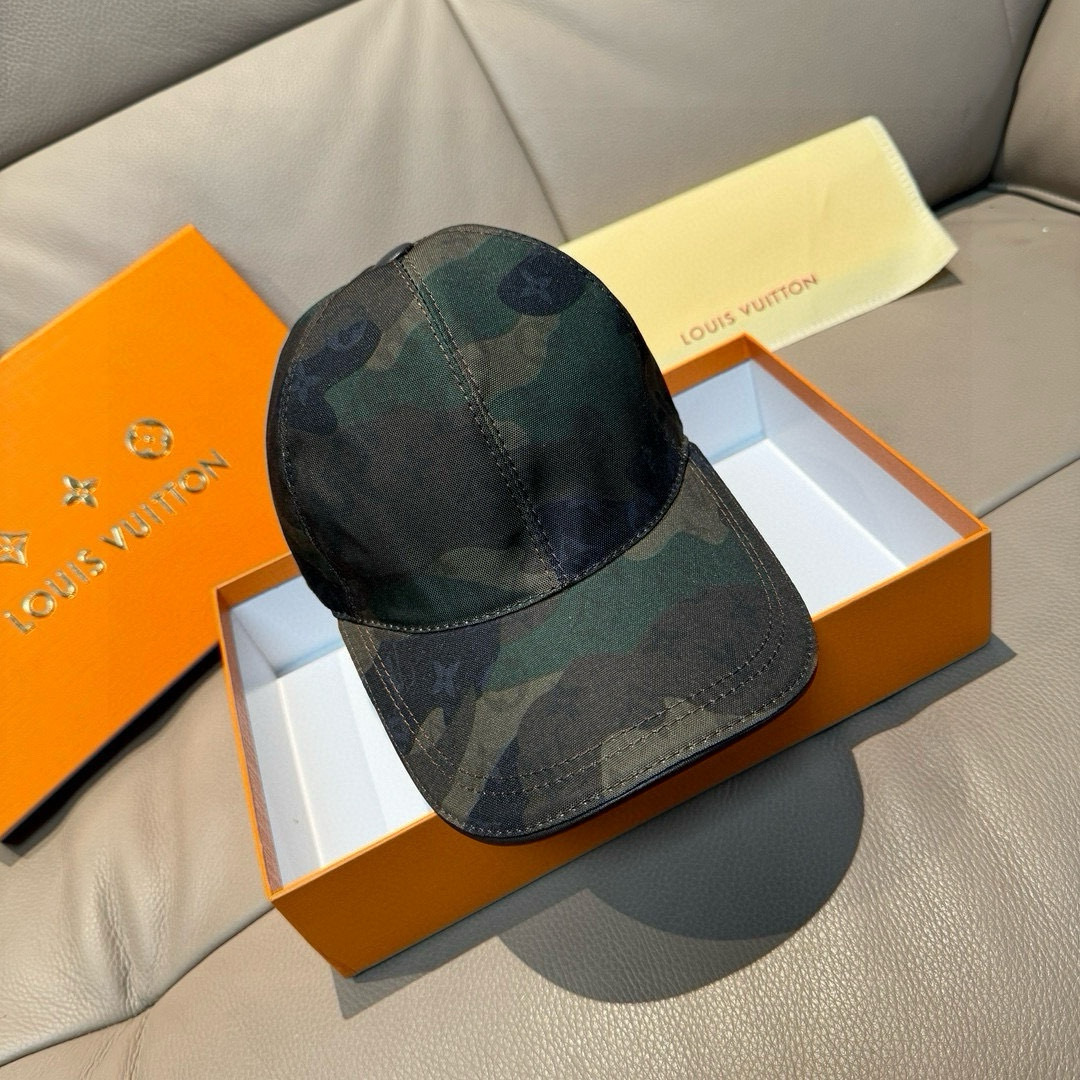 
配盒子布袋，LV(路易威登)新款原单棒球帽， 迷彩LV，专柜11开模订制，原版帆布料+头层牛皮，轻盈透