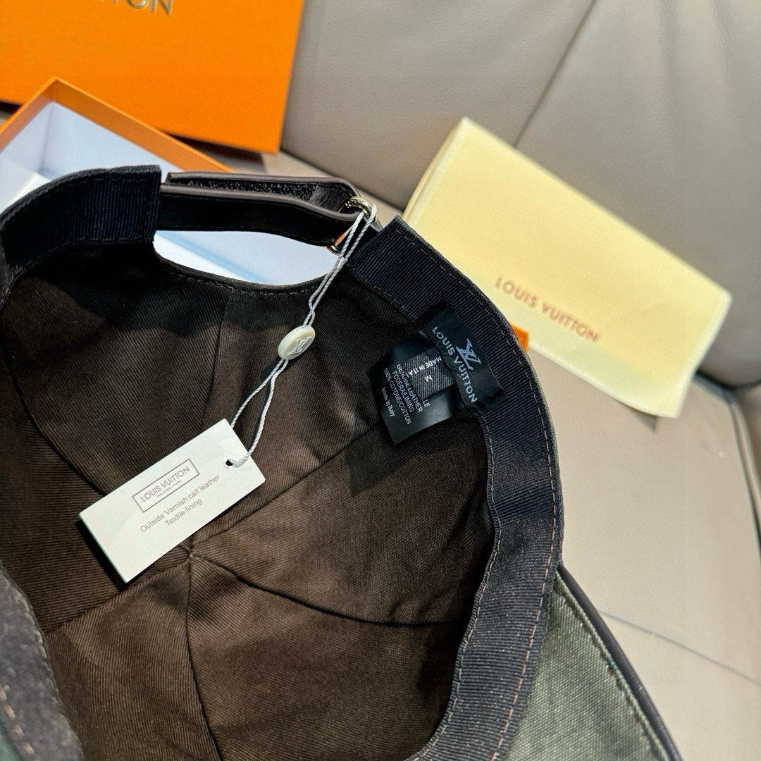 
配盒子布袋，LV(路易威登)新款原单棒球帽， 迷彩LV，专柜11开模订制，原版帆布料+头层牛皮，轻盈透