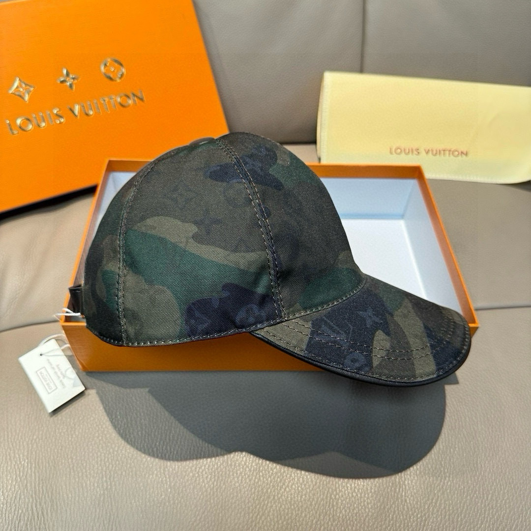
配盒子布袋，LV(路易威登)新款原单棒球帽， 迷彩LV，专柜11开模订制，原版帆布料+头层牛皮，轻盈透