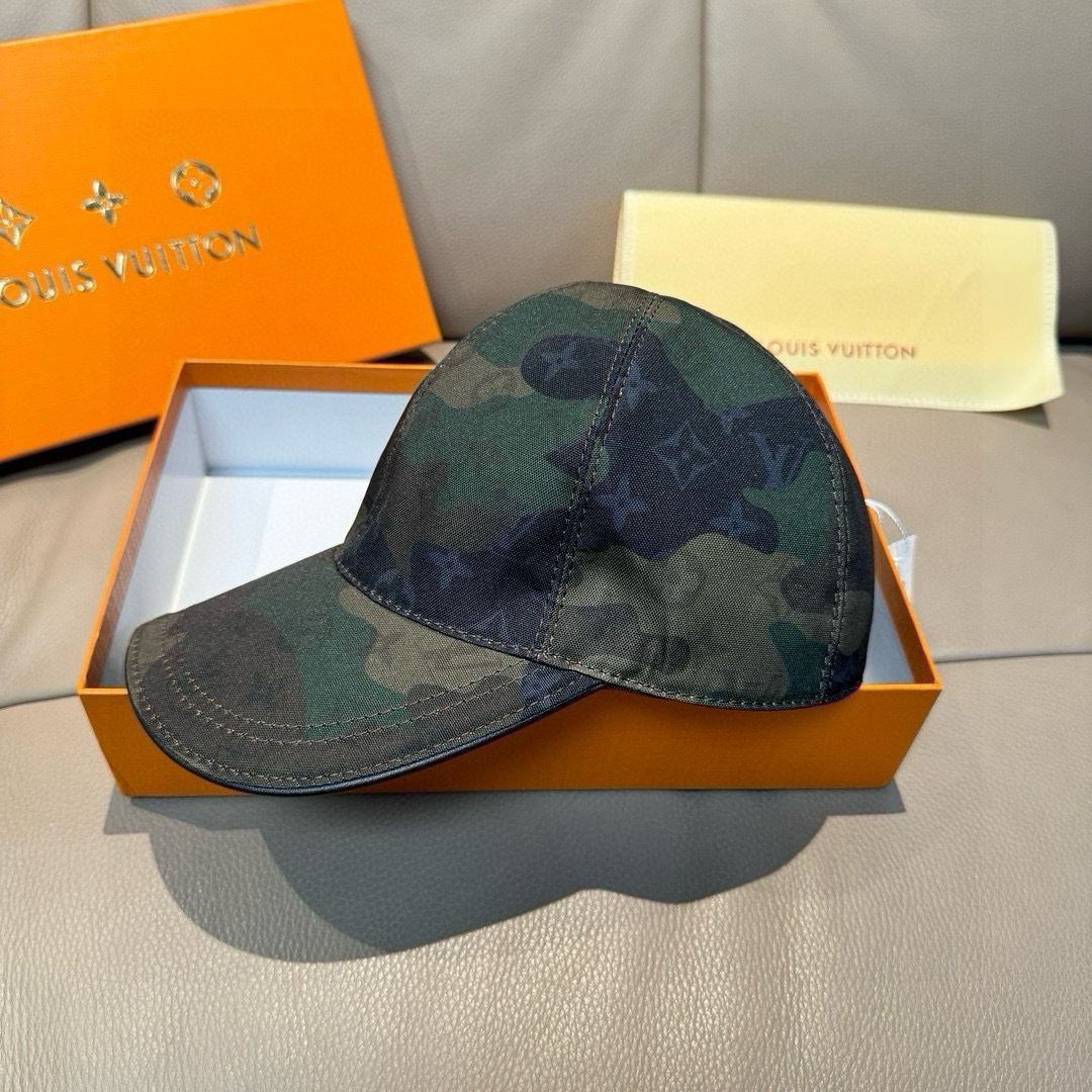 
配盒子布袋，LV(路易威登)新款原单棒球帽， 迷彩LV，专柜11开模订制，原版帆布料+头层牛皮，轻盈透